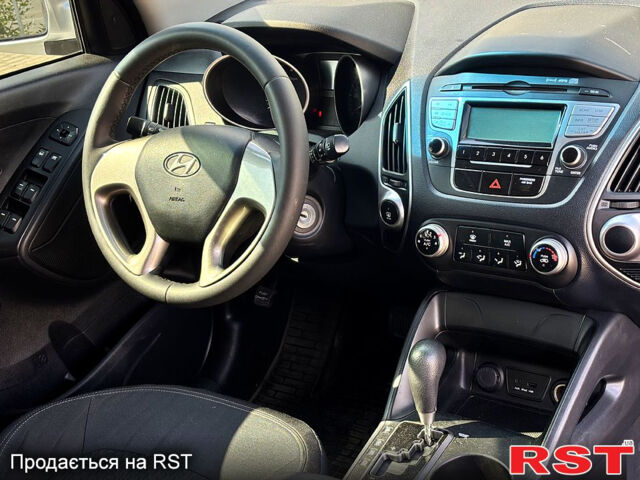 Хендай Туксон, объемом двигателя 2 л и пробегом 220 тыс. км за 12799 $, фото 4 на Automoto.ua