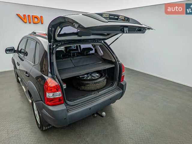 Хендай Туксон, объемом двигателя 2 л и пробегом 209 тыс. км за 9839 $, фото 6 на Automoto.ua