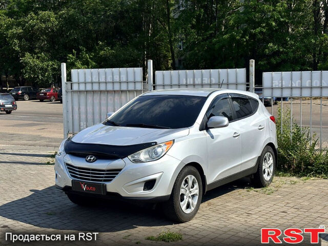 Хендай Туксон, объемом двигателя 2 л и пробегом 220 тыс. км за 12799 $, фото 2 на Automoto.ua