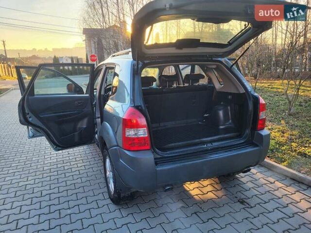 Хендай Туксон, объемом двигателя 2 л и пробегом 213 тыс. км за 10400 $, фото 48 на Automoto.ua