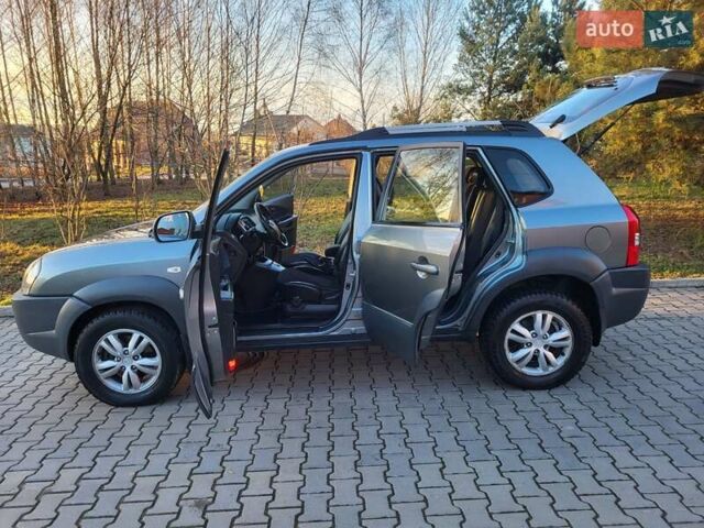 Хендай Туксон, объемом двигателя 2 л и пробегом 213 тыс. км за 10400 $, фото 43 на Automoto.ua