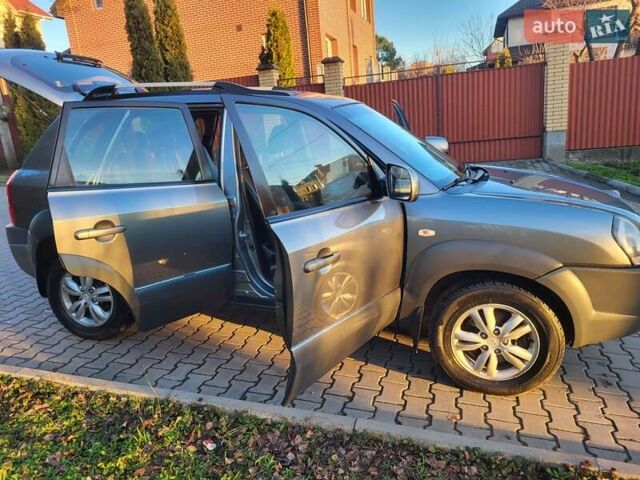 Хендай Туксон, объемом двигателя 2 л и пробегом 213 тыс. км за 10400 $, фото 54 на Automoto.ua