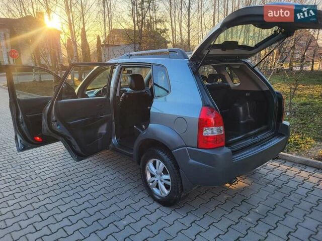 Хендай Туксон, объемом двигателя 2 л и пробегом 213 тыс. км за 10400 $, фото 46 на Automoto.ua