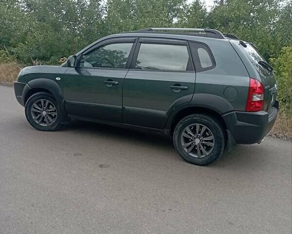 Хендай Туксон, объемом двигателя 2 л и пробегом 192 тыс. км за 9300 $, фото 2 на Automoto.ua