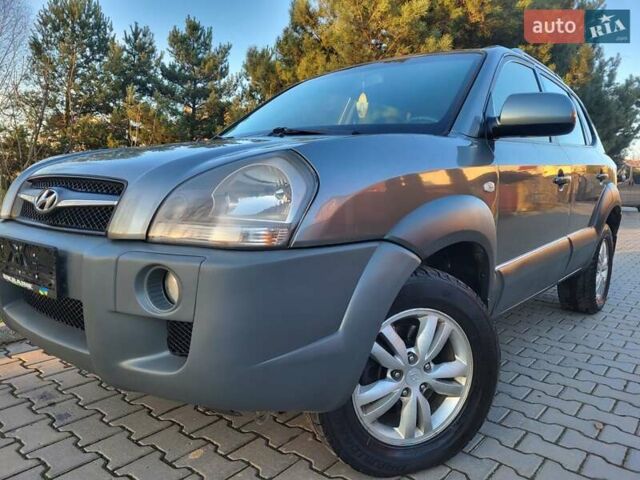 Хендай Туксон, объемом двигателя 2 л и пробегом 213 тыс. км за 10400 $, фото 1 на Automoto.ua