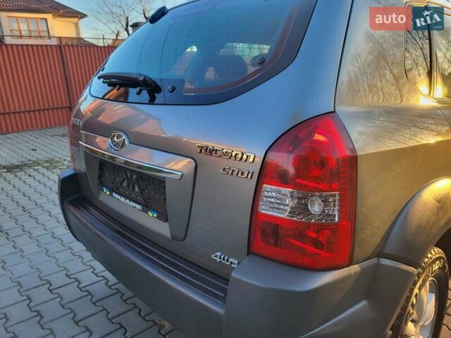 Хендай Туксон, объемом двигателя 2 л и пробегом 213 тыс. км за 10400 $, фото 18 на Automoto.ua