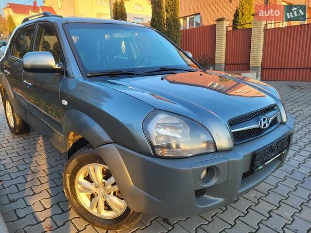 Хендай Туксон, объемом двигателя 2 л и пробегом 213 тыс. км за 10400 $, фото 4 на Automoto.ua