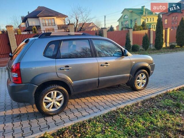 Хендай Туксон, объемом двигателя 2 л и пробегом 213 тыс. км за 10400 $, фото 13 на Automoto.ua