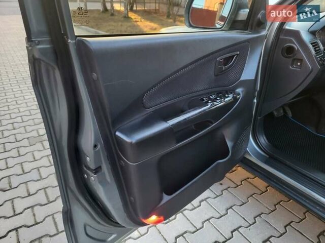 Хендай Туксон, объемом двигателя 2 л и пробегом 213 тыс. км за 10400 $, фото 74 на Automoto.ua