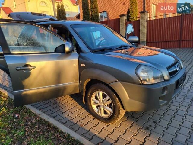 Хендай Туксон, объемом двигателя 2 л и пробегом 213 тыс. км за 10400 $, фото 56 на Automoto.ua