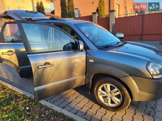 Хендай Туксон, объемом двигателя 2 л и пробегом 213 тыс. км за 10400 $, фото 55 на Automoto.ua