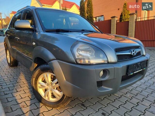 Хендай Туксон, объемом двигателя 2 л и пробегом 213 тыс. км за 10400 $, фото 3 на Automoto.ua