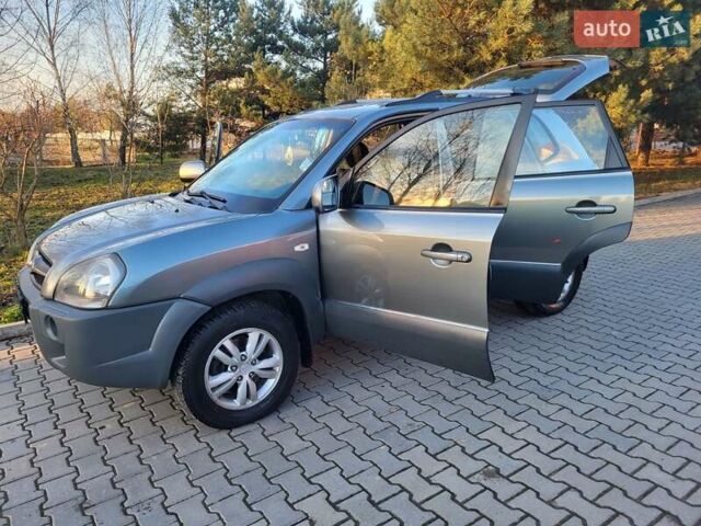 Хендай Туксон, объемом двигателя 2 л и пробегом 213 тыс. км за 10400 $, фото 40 на Automoto.ua