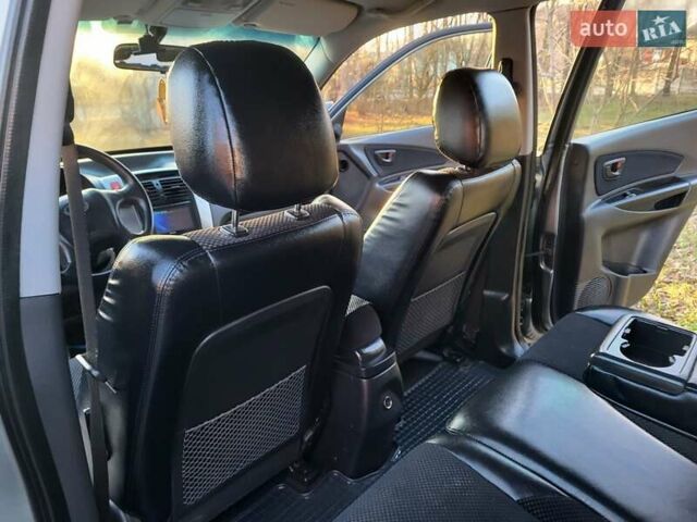 Хендай Туксон, объемом двигателя 2 л и пробегом 213 тыс. км за 10400 $, фото 71 на Automoto.ua