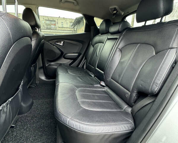 Хендай Туксон, объемом двигателя 2 л и пробегом 187 тыс. км за 14700 $, фото 23 на Automoto.ua