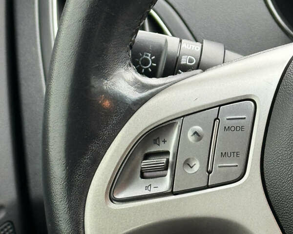 Хендай Туксон, объемом двигателя 2 л и пробегом 187 тыс. км за 14700 $, фото 27 на Automoto.ua