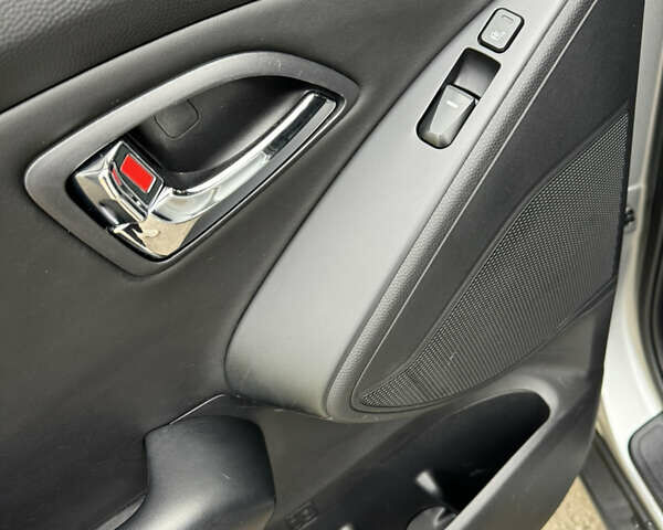 Хендай Туксон, объемом двигателя 2 л и пробегом 187 тыс. км за 14700 $, фото 21 на Automoto.ua