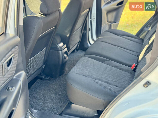 Хендай Туксон, объемом двигателя 1.98 л и пробегом 70 тыс. км за 8400 $, фото 24 на Automoto.ua