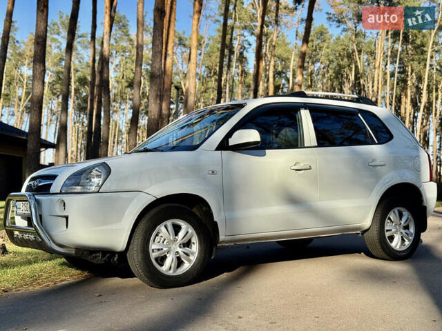 Хендай Туксон, объемом двигателя 1.98 л и пробегом 70 тыс. км за 8400 $, фото 3 на Automoto.ua