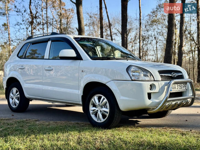 Хендай Туксон, объемом двигателя 1.98 л и пробегом 70 тыс. км за 8400 $, фото 2 на Automoto.ua