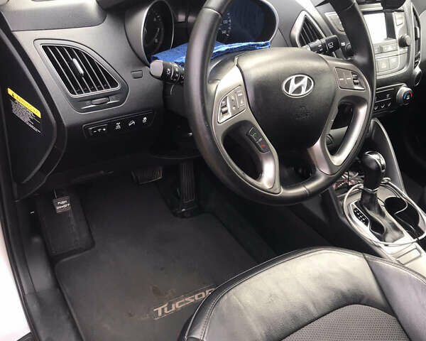 Хендай Туксон, об'ємом двигуна 2.4 л та пробігом 130 тис. км за 14800 $, фото 7 на Automoto.ua
