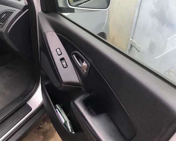 Хендай Туксон, об'ємом двигуна 2.4 л та пробігом 130 тис. км за 14800 $, фото 5 на Automoto.ua