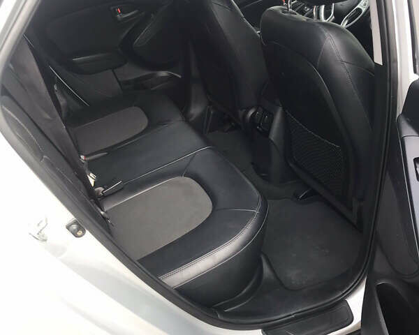 Хендай Туксон, об'ємом двигуна 2.4 л та пробігом 130 тис. км за 14800 $, фото 1 на Automoto.ua
