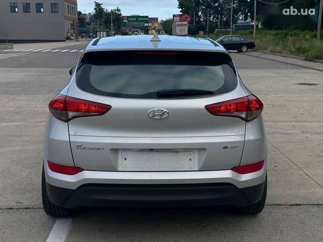 Хендай Туксон, объемом двигателя 1.7 л и пробегом 99 тыс. км за 16490 $, фото 7 на Automoto.ua