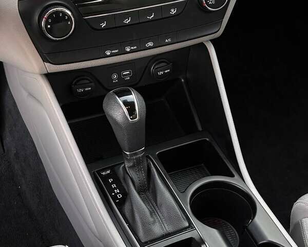 Хендай Туксон, об'ємом двигуна 2 л та пробігом 156 тис. км за 13900 $, фото 14 на Automoto.ua