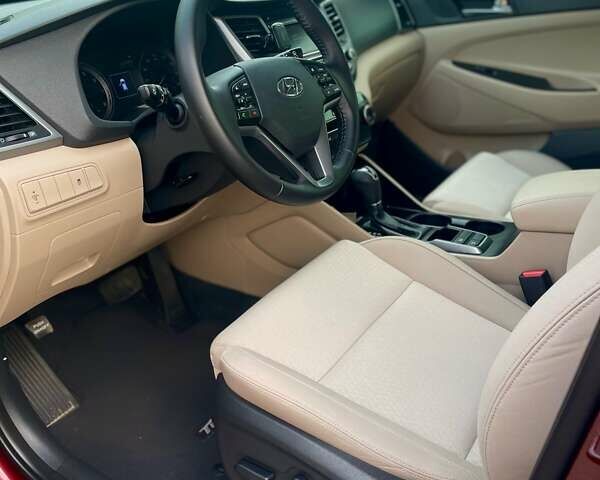 Хендай Туксон, объемом двигателя 2 л и пробегом 70 тыс. км за 16800 $, фото 7 на Automoto.ua