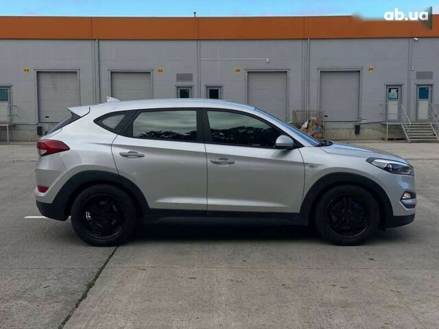 Хендай Туксон, объемом двигателя 1.7 л и пробегом 99 тыс. км за 15500 $, фото 3 на Automoto.ua