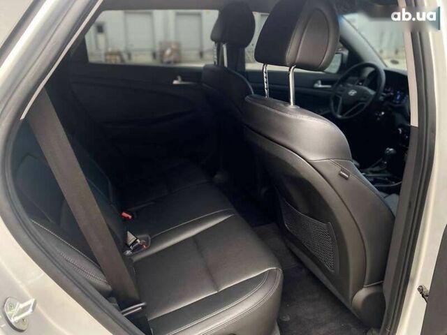 Хендай Туксон, объемом двигателя 1.7 л и пробегом 99 тыс. км за 15500 $, фото 18 на Automoto.ua