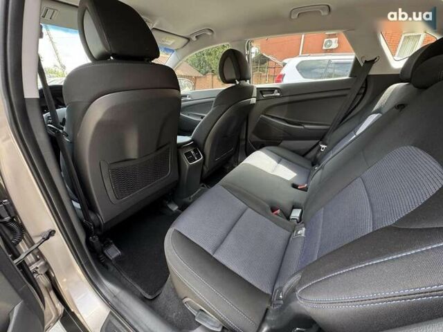Хендай Туксон, объемом двигателя 2 л и пробегом 87 тыс. км за 17500 $, фото 2 на Automoto.ua