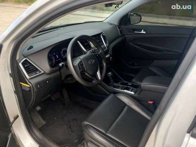Хендай Туксон, объемом двигателя 1.7 л и пробегом 99 тыс. км за 16490 $, фото 15 на Automoto.ua