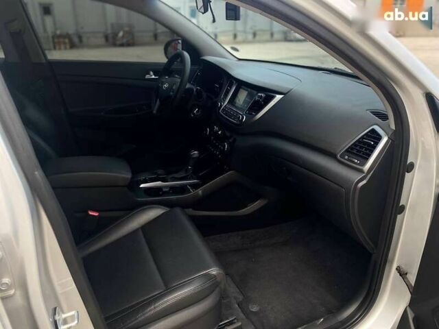 Хендай Туксон, объемом двигателя 1.7 л и пробегом 99 тыс. км за 15500 $, фото 19 на Automoto.ua