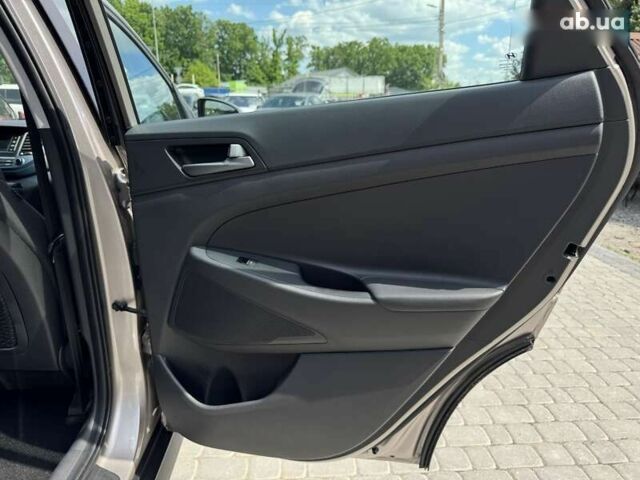 Хендай Туксон, объемом двигателя 2 л и пробегом 87 тыс. км за 17500 $, фото 28 на Automoto.ua