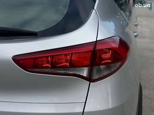 Хендай Туксон, объемом двигателя 1.7 л и пробегом 99 тыс. км за 16490 $, фото 5 на Automoto.ua