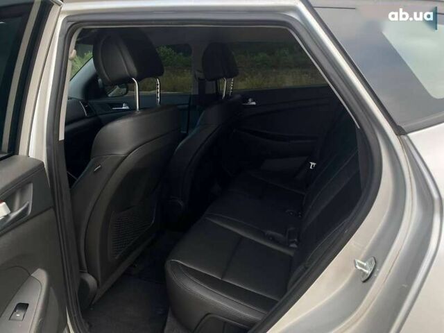 Хендай Туксон, объемом двигателя 1.7 л и пробегом 99 тыс. км за 15500 $, фото 14 на Automoto.ua