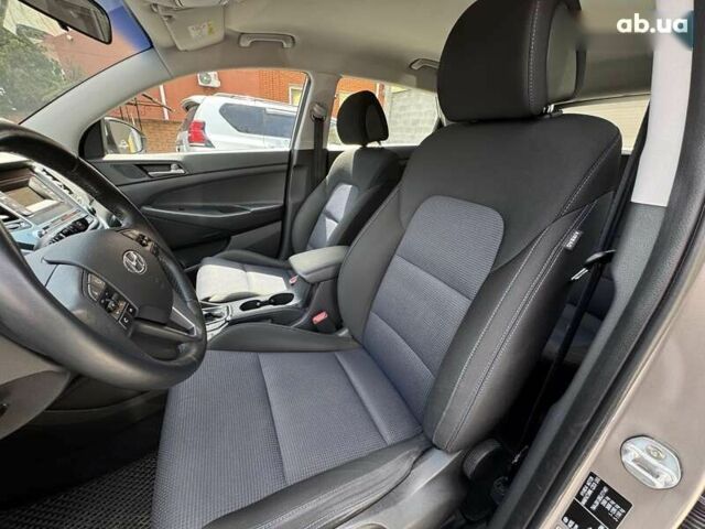 Хендай Туксон, объемом двигателя 2 л и пробегом 87 тыс. км за 17500 $, фото 16 на Automoto.ua