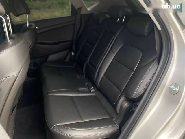 Хендай Туксон, объемом двигателя 1.7 л и пробегом 99 тыс. км за 15500 $, фото 16 на Automoto.ua