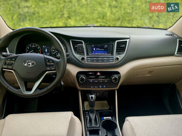 Хендай Туксон, объемом двигателя 2 л и пробегом 70 тыс. км за 16800 $, фото 9 на Automoto.ua