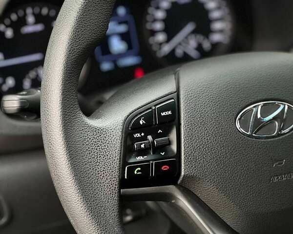 Хендай Туксон, объемом двигателя 1.7 л и пробегом 110 тыс. км за 15990 $, фото 26 на Automoto.ua