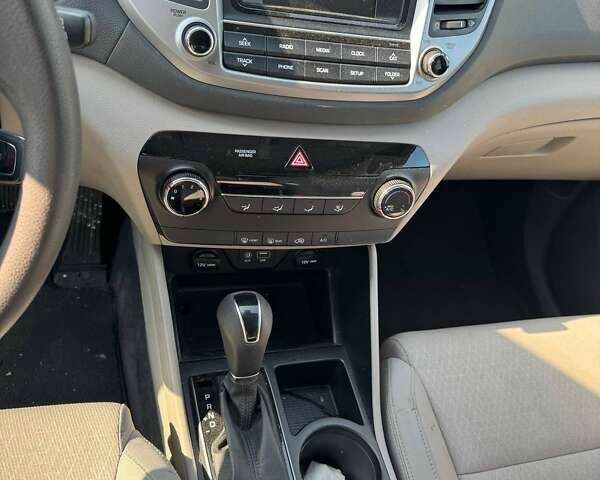 Хендай Туксон, объемом двигателя 2 л и пробегом 119 тыс. км за 11900 $, фото 8 на Automoto.ua