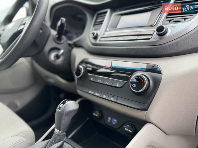 Хендай Туксон, объемом двигателя 2 л и пробегом 140 тыс. км за 14700 $, фото 17 на Automoto.ua
