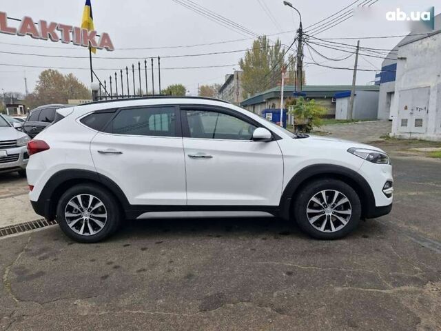 Хендай Туксон, объемом двигателя 2 л и пробегом 111 тыс. км за 19999 $, фото 7 на Automoto.ua