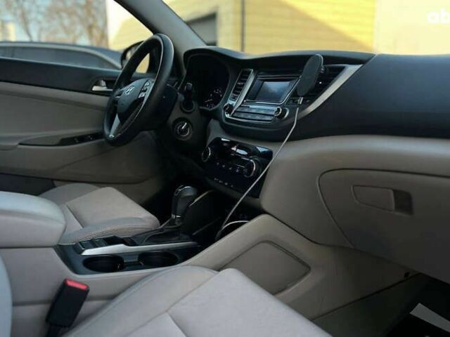 Хендай Туксон, объемом двигателя 2 л и пробегом 80 тыс. км за 17990 $, фото 23 на Automoto.ua