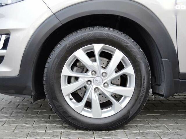 Хендай Туксон, объемом двигателя 1.6 л и пробегом 118 тыс. км за 18700 $, фото 7 на Automoto.ua