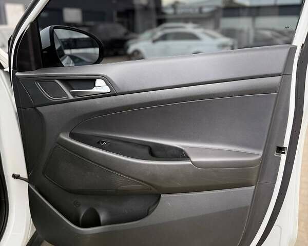 Хендай Туксон 2020 в Одессе на Automoto.ua Хендай Туксон, объемом двигателя 2 л и пробегом 135 тыс. км за 23999 $, фото 21 на Automoto.ua