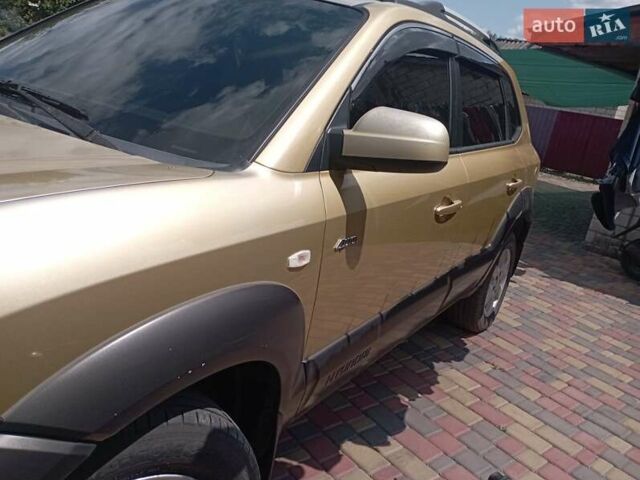 Жовтий Хендай Туксон, об'ємом двигуна 1.98 л та пробігом 210 тис. км за 6000 $, фото 3 на Automoto.ua