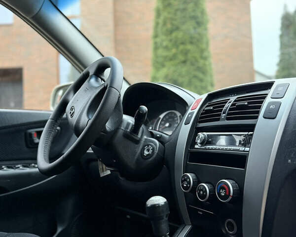 Жовтий Хендай Туксон, об'ємом двигуна 1.98 л та пробігом 192 тис. км за 6800 $, фото 8 на Automoto.ua